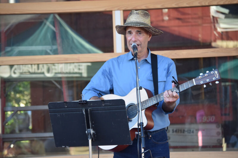 ‘Retired’ guitarist Jerry Steele is back on the road