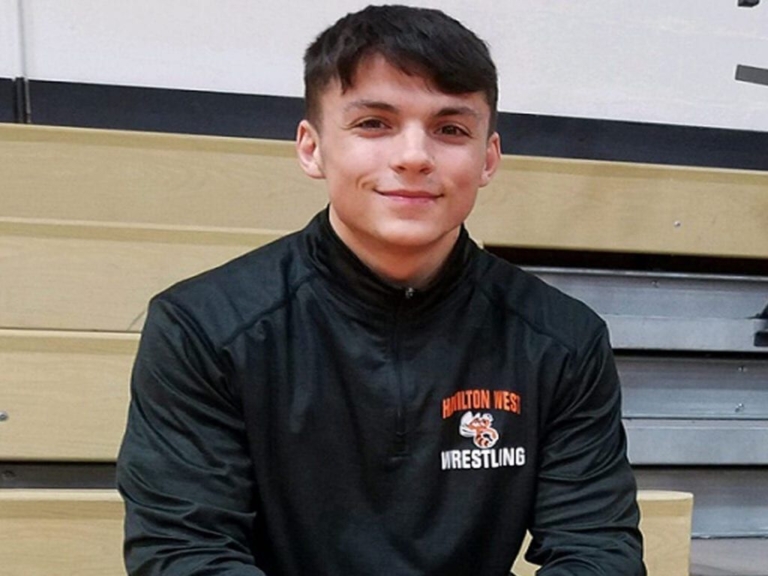 Hamilton West wrestling follows senior Ryan Bennett’s example