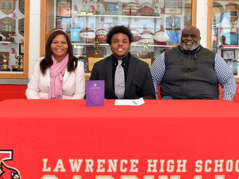 Lawrence High senior Tolu Olajide to play football at Stonehill College