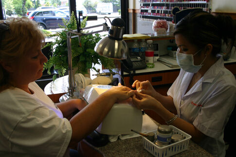 web1_2008-07-RoyalNailsandSpa.jpg