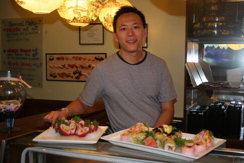 web1_2010-09-EastSushi_owner.jpg