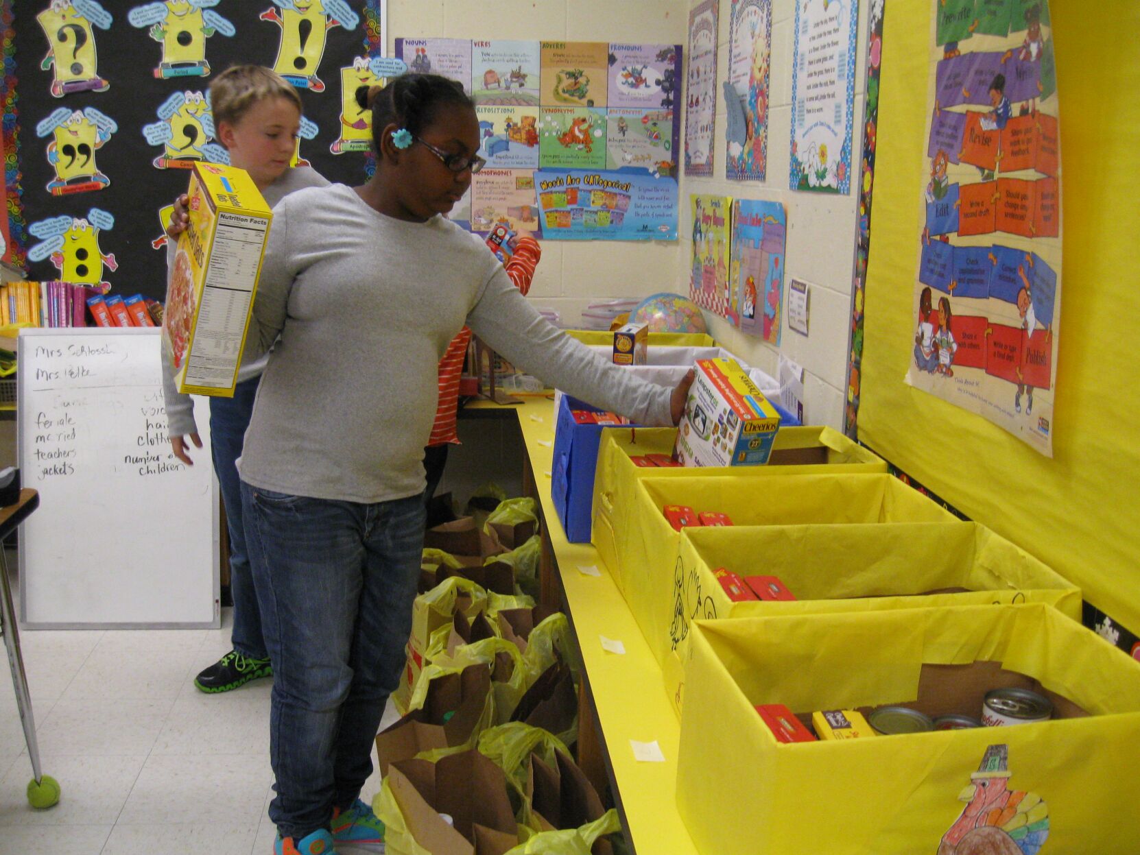 Morgan-Elementary-School-Thanksgiving-Baskets.bmp