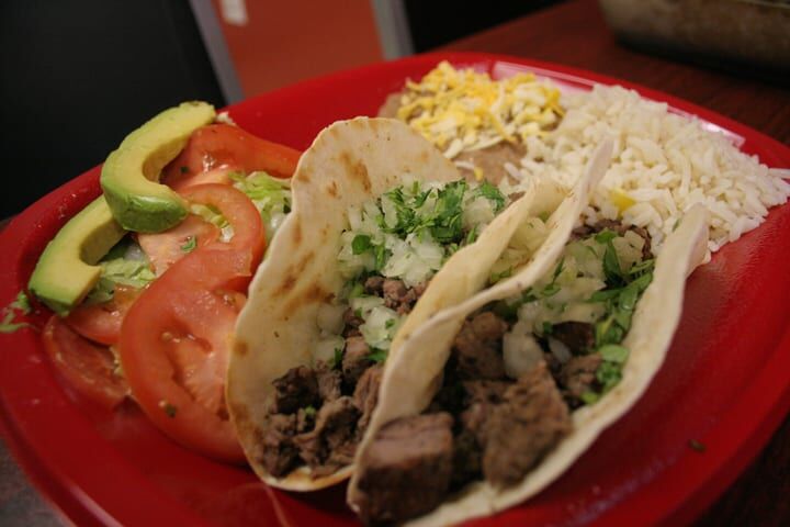 2010-06-MexicanMariachiGrill2