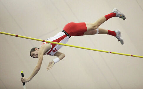 Star vaulter continues to raise the bar