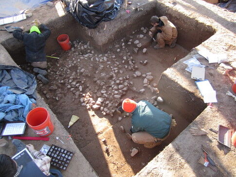 web1_2013-04-EO-ArchaeologyDigging.jpg