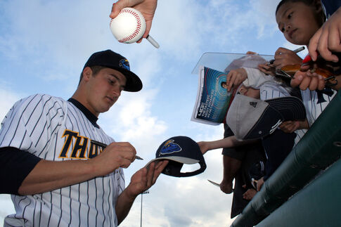 web1_dan-brewer-autographs-2.jpg