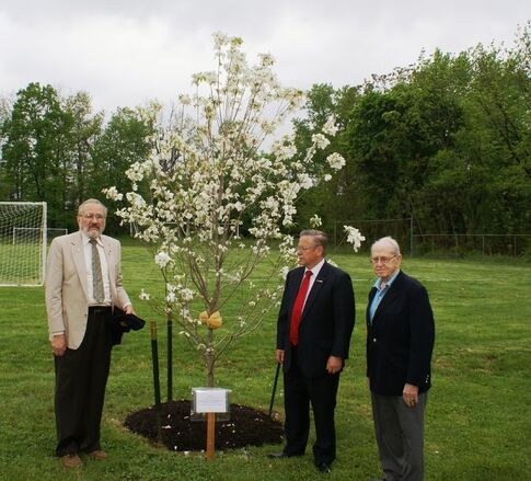 web1_2013-06-EO-Tree-Dedication.jpg