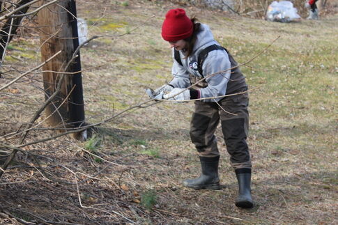 Hamilton residents pitch in to keep township clean
