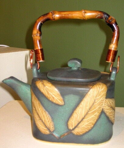 web1_2013-07-LG-Sue-Chiu-teapot.JPG