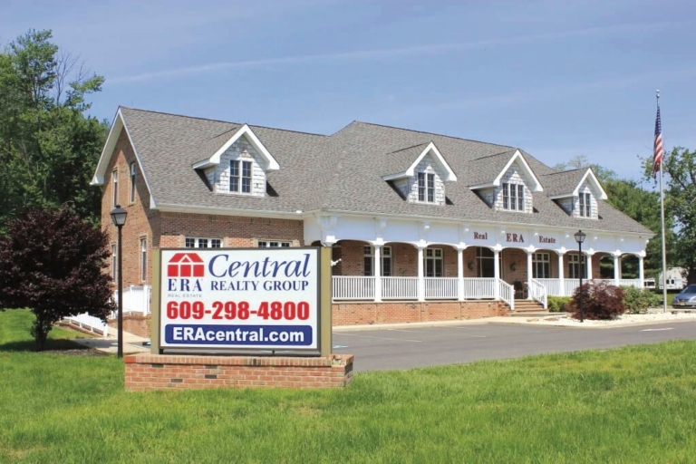 Mother-daughter real estate company built on teamwork