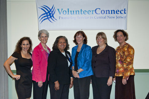 web1_2013-11-VolunteerConnect-Award.jpg