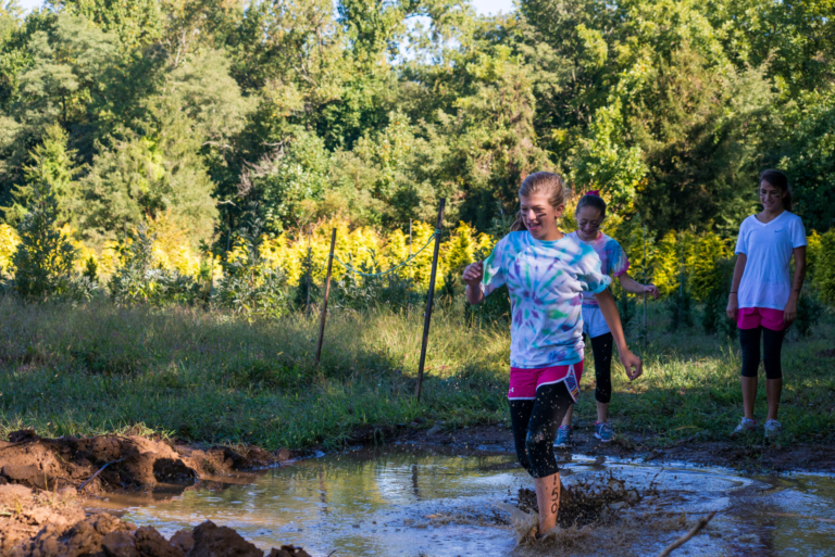 Fun runners tackle farm obstacles