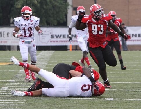 Hamilton West grad fills gap for Division I football team