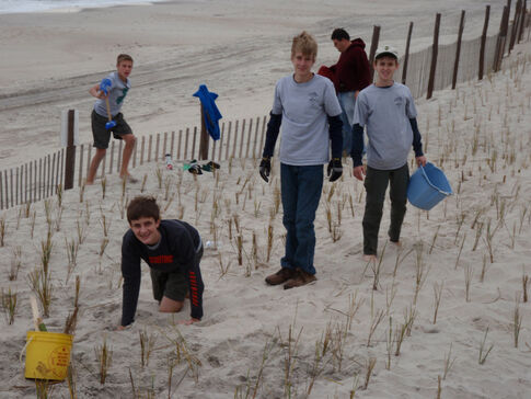 web1_2013-12-LG-Troop-28-Dune-Planting-.jpg