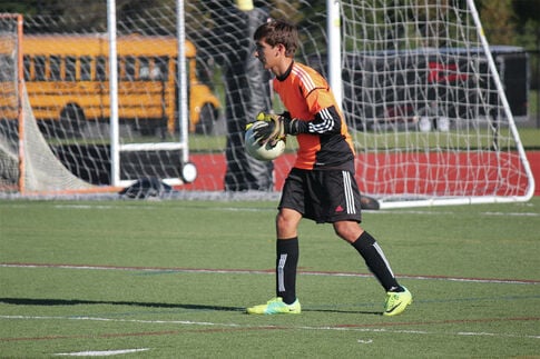 Goalie keeps Ravens competitive