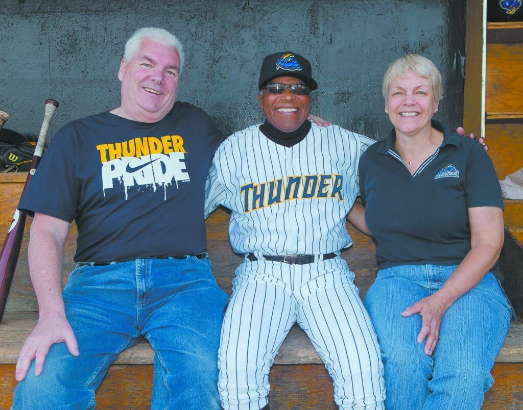 2014 05 WEB Thunder Fans 1