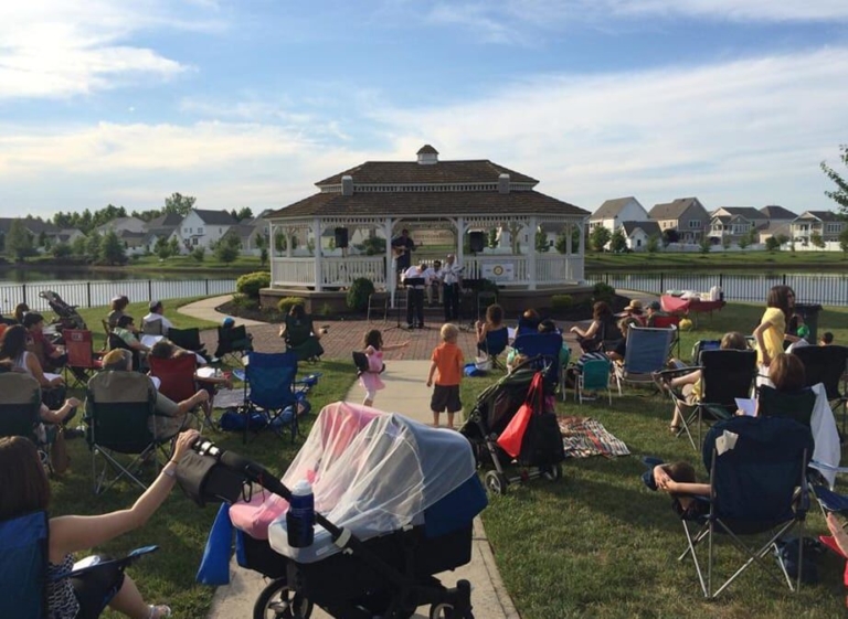 Families gather for Shabbat on the Lake