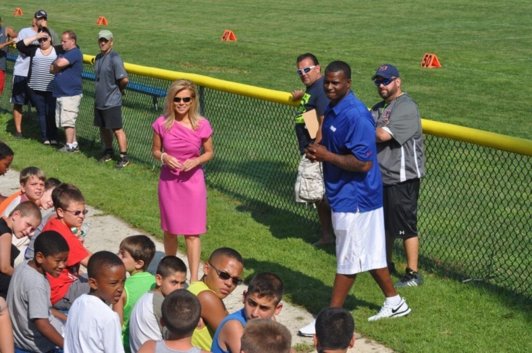 Former NFL pro Jessie Armstead visits Hamilton football camp