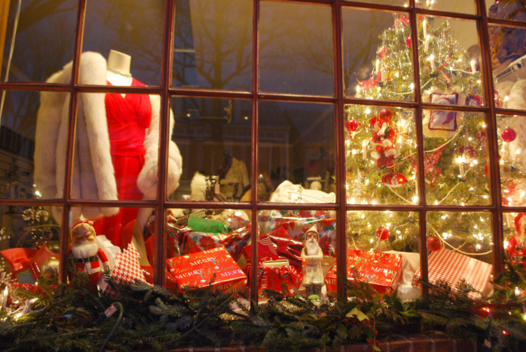 Walkin’ in a window wonderland – 2014 Downtown decorating competition