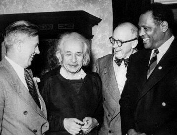 web1_einstein-robeson1947.jpg