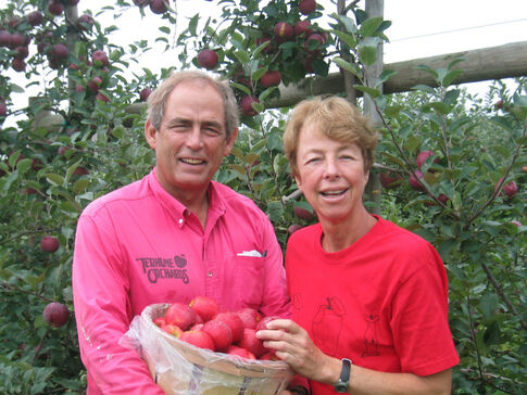 web1_Pam-and-Gary-Mount-with-apples.jpg