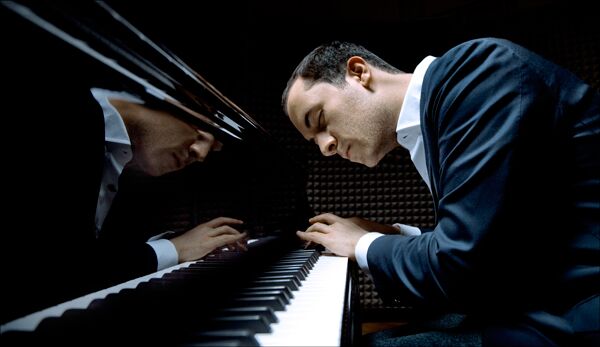 2016-02-PE-Igor-Levit-Piano-Star.png