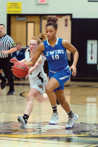 Sharpshooter Kirsten Long distances herself from calf injury