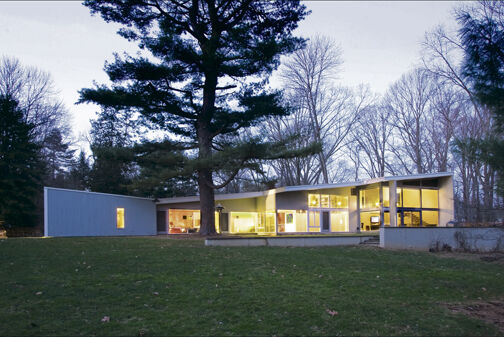 2016-04-PE-880_south-facade-night