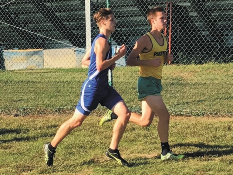 Seniors strengthen Blue Devils cross country team