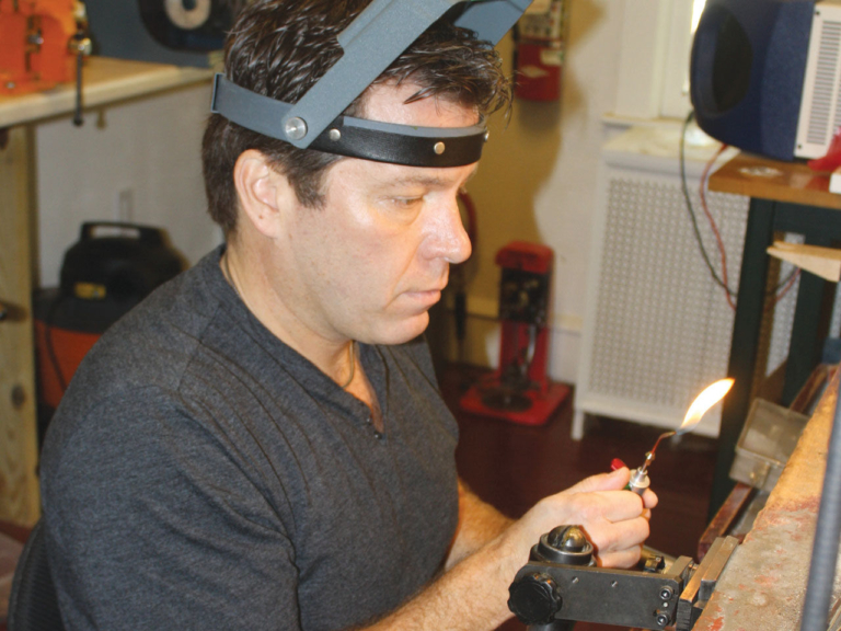 At Pavé, ‘hands-on’ jeweler practices a disappearing art