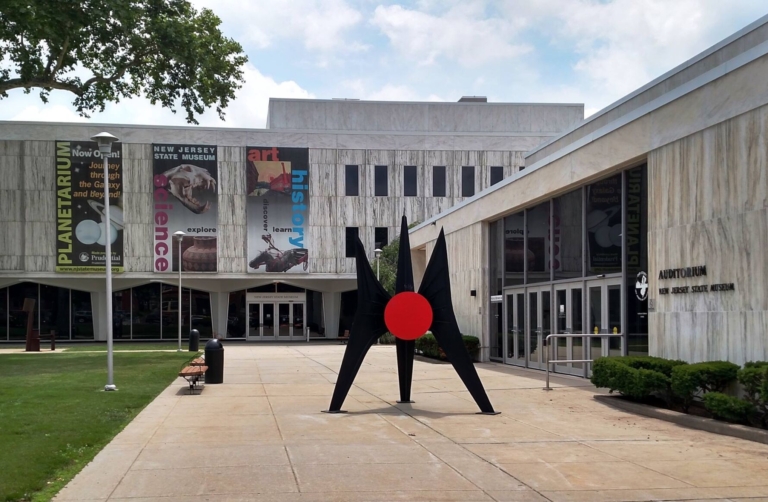 Planetarium’s laser holiday magic aims to captivate audiences