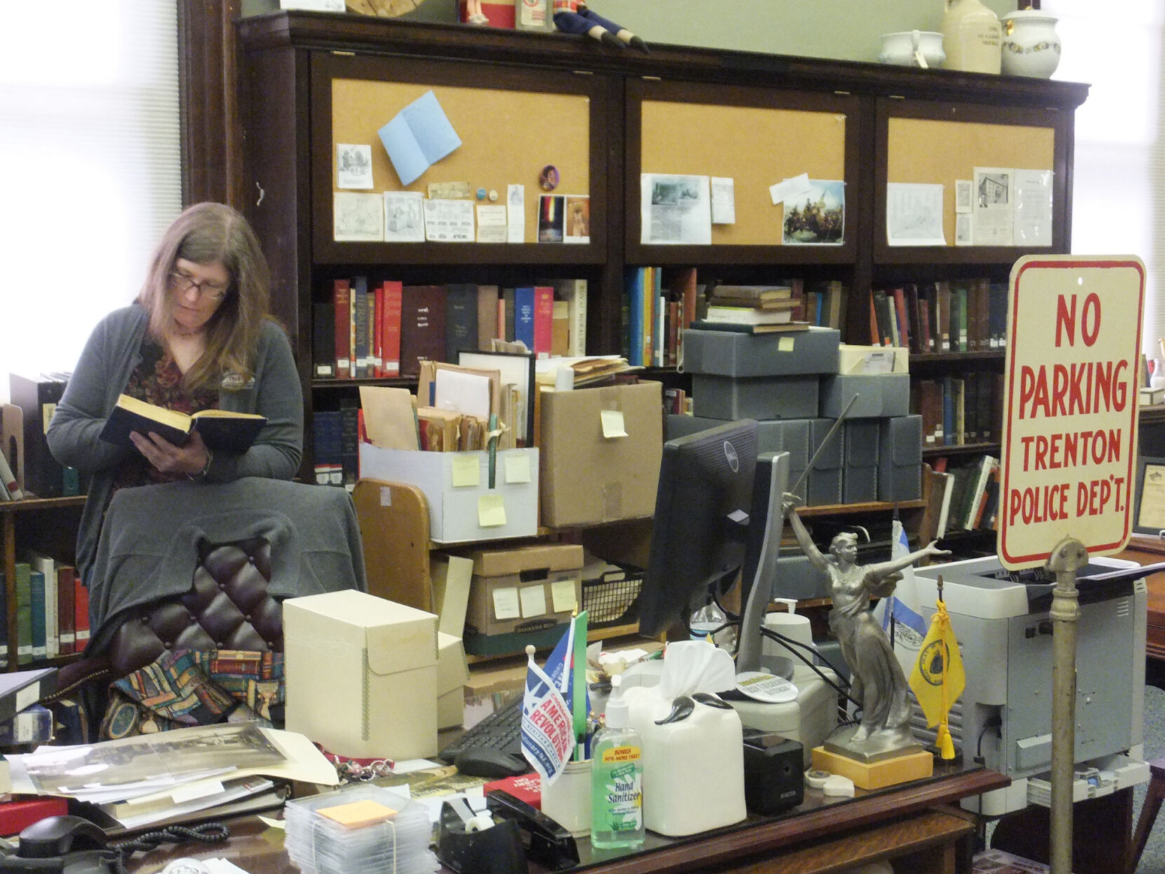 Laura Poll researching information