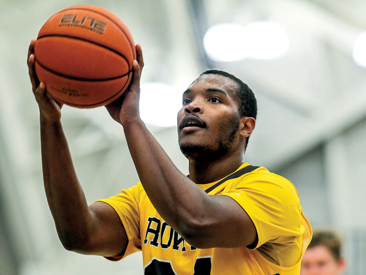 Carthan gets his hoops career back on track