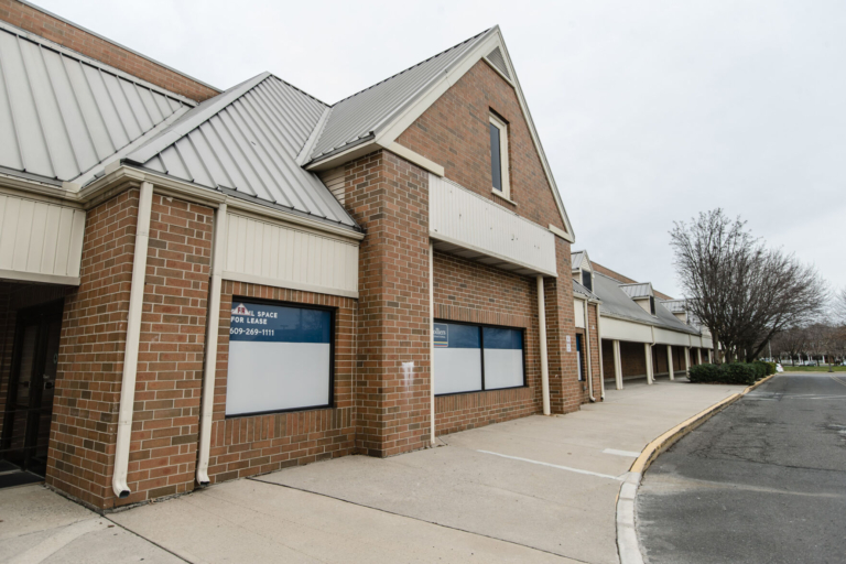 Foxmoor Shopping Center sells for $100, U.S. Bank assumes control of strip mall