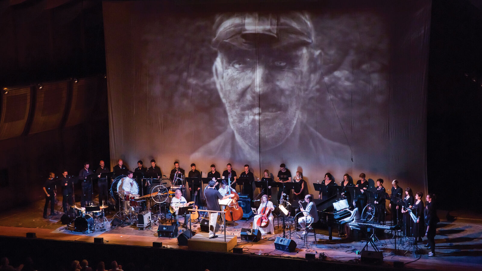 1617-JuliaWolfe_Anthracite_Fields_2_NYPhil_credit_Chris_Lee performance of Anthracite Fields at Lincoln Center