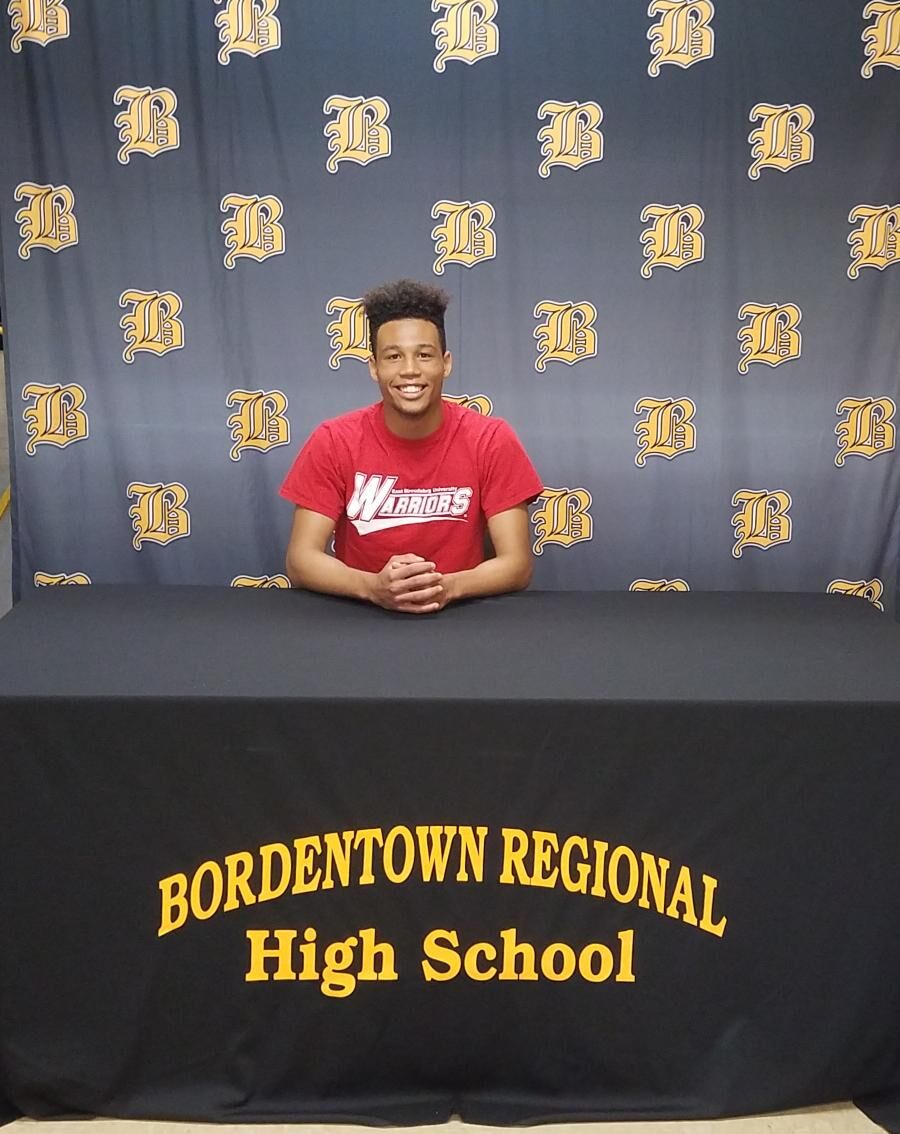 Well-rounded Sommers does it all for Scotties track