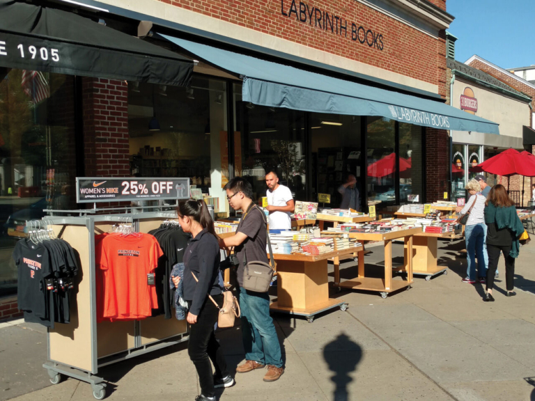 Landau and Labyrinth Books reveal the science of shopping