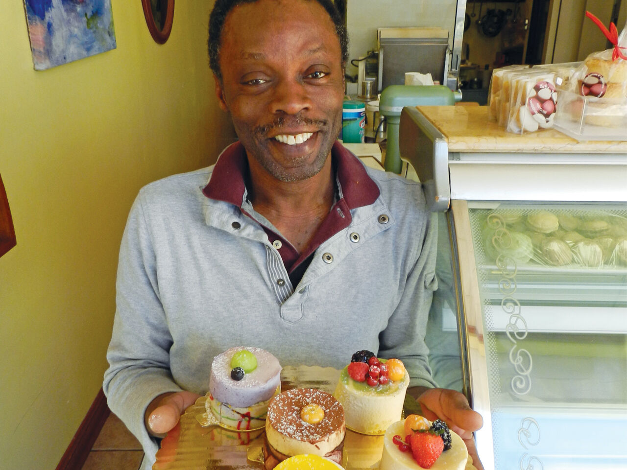 Little Chef with mini-cakes