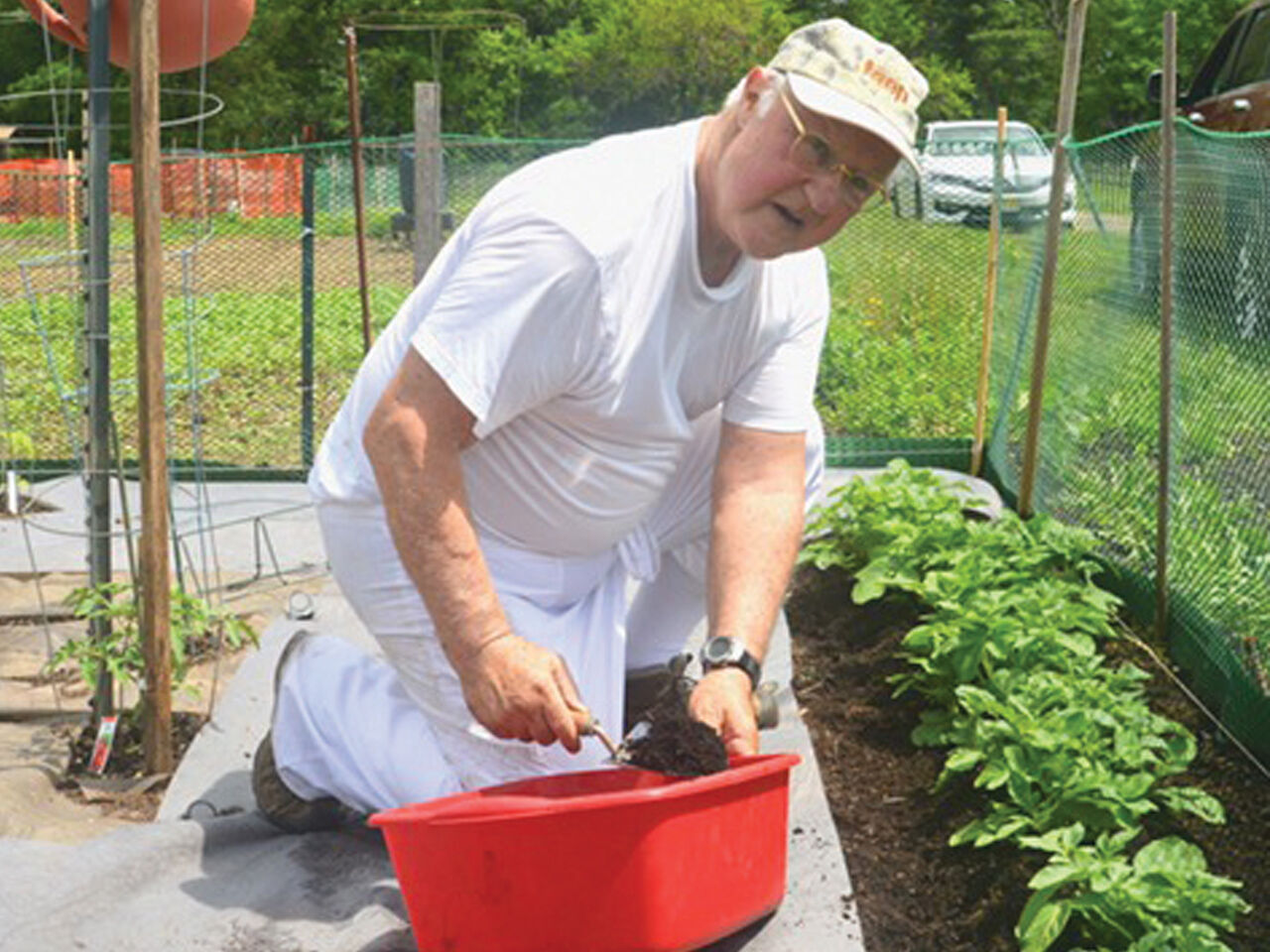 2018 06 LG Chuck Noona hilling up potatoes with extra soil