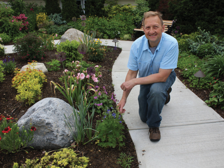 Hamilton postal carrier’s green thumb earns him fame, acclaim