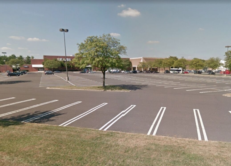 Sears to shut down Quaker Bridge Mall store