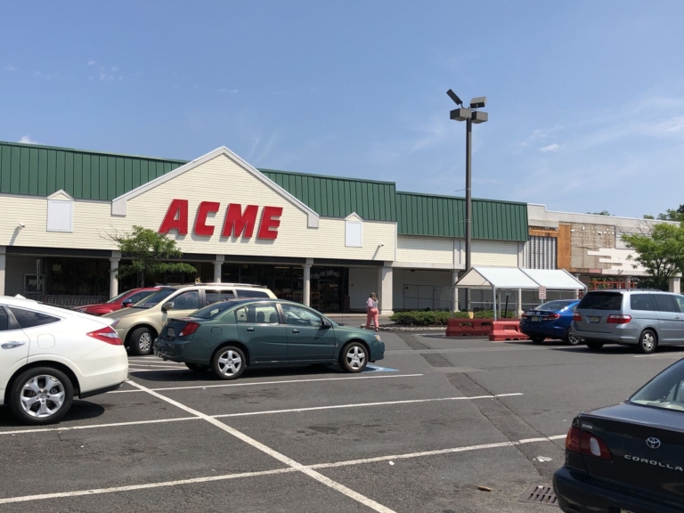 Acme set to close in Lawrence Shopping Center