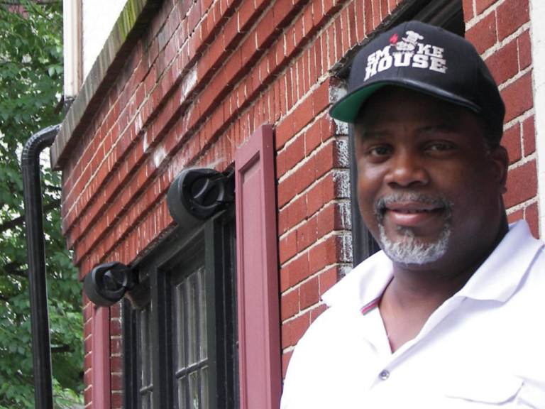 1911 Smokehouse offers familiar flavors of American comfort food