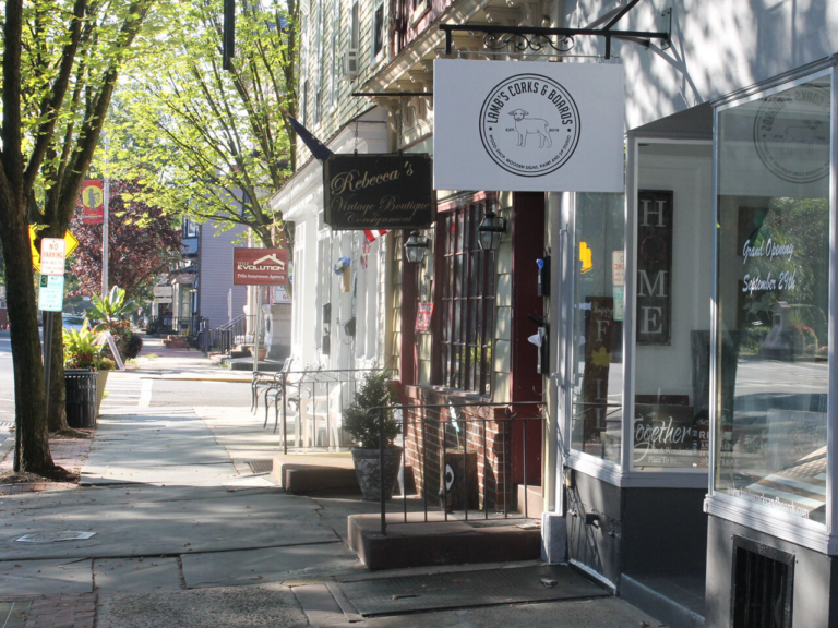 Lamb’s Corks and Boards: a new kind of paint-and-sip studio
