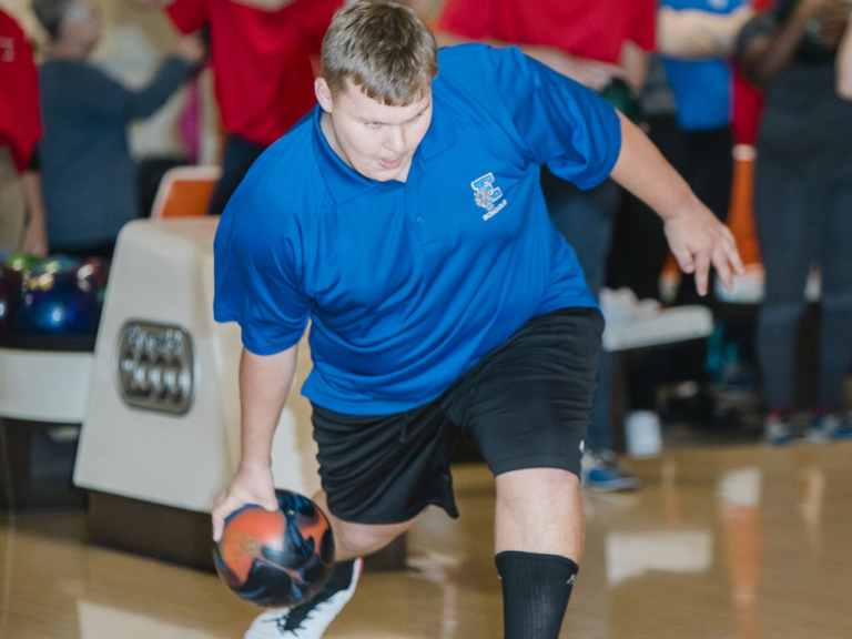 Mike Franks’ leadership helps young members of Ewing bowling team