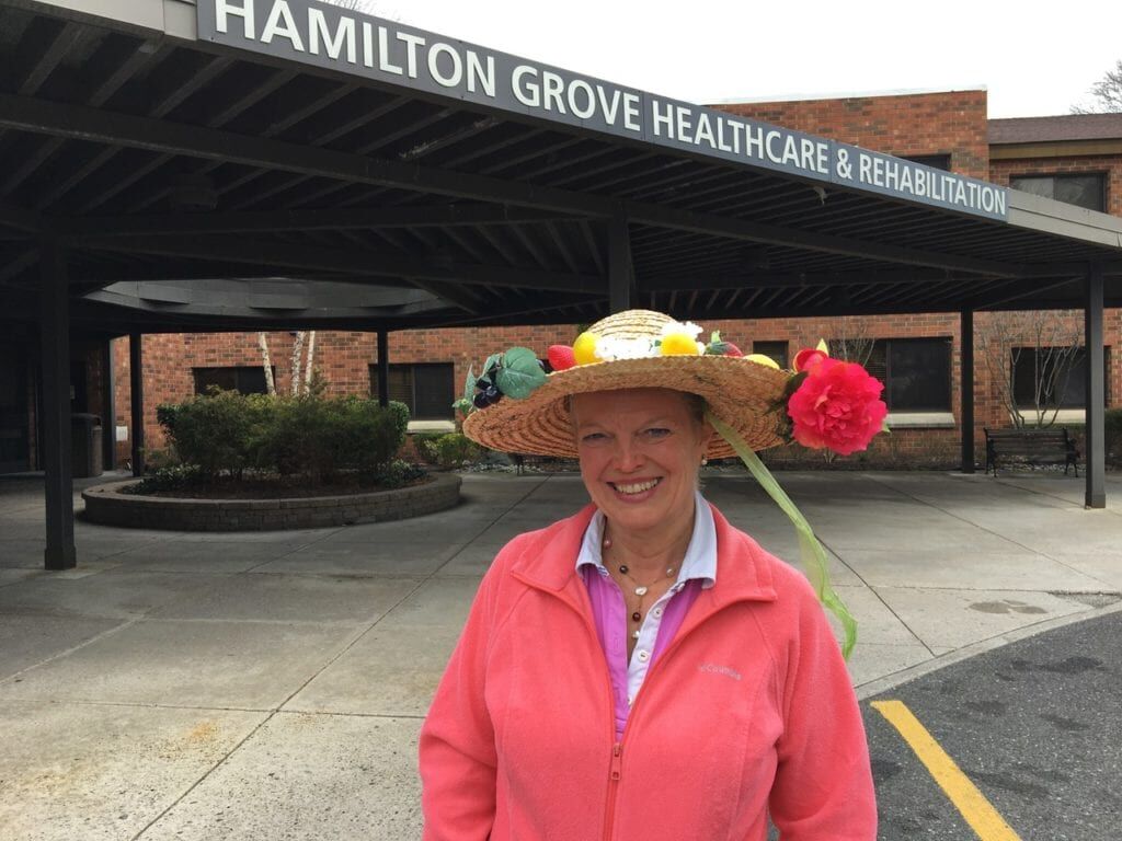 Photo Elisabeth in front of Hamilton Grove Healthcare Center