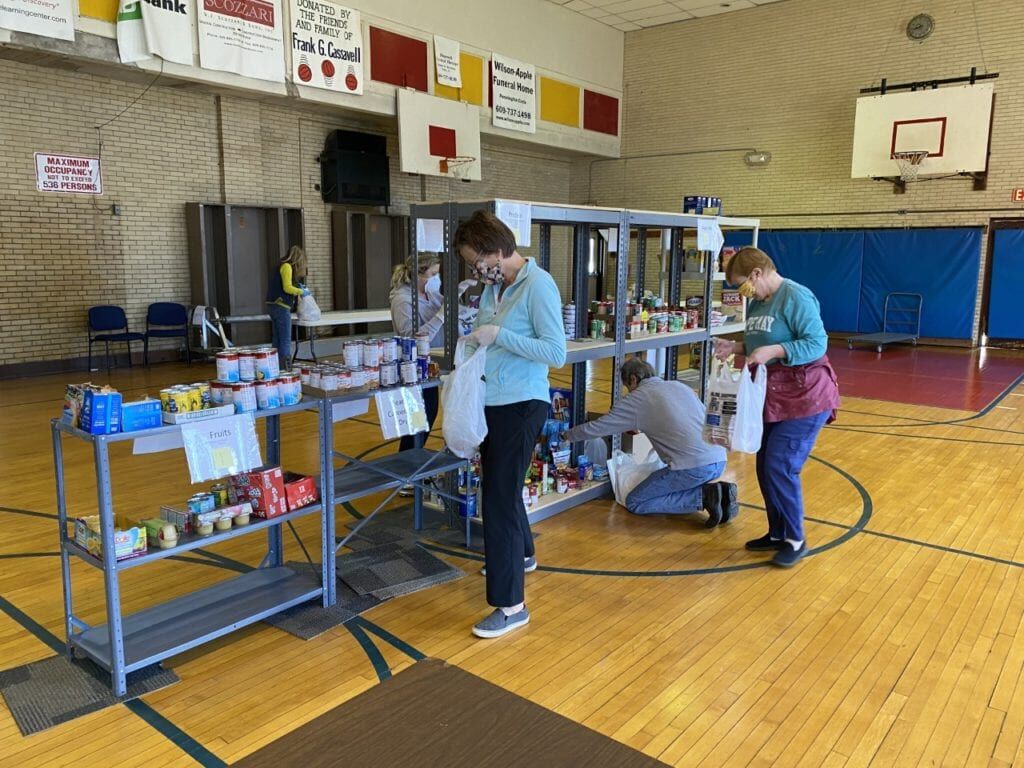 HV.mobilefoodpantry.shoppin