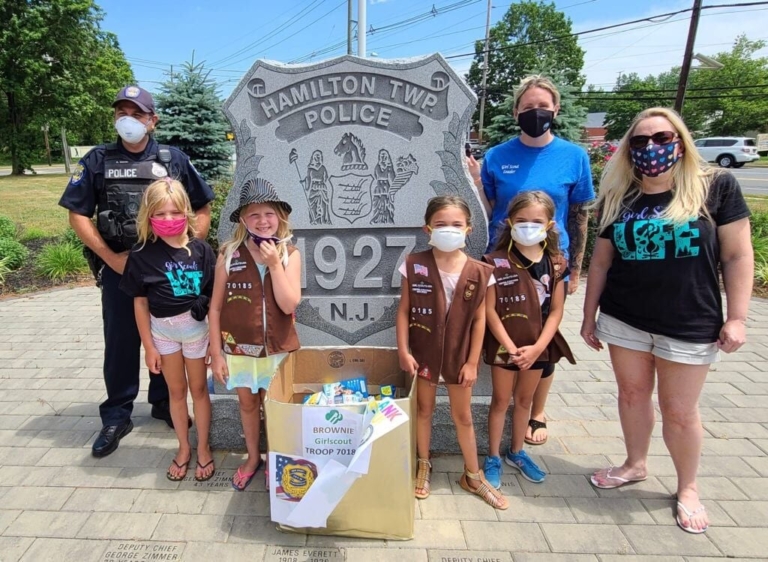 Hamilton Brownie Troop donates cookies to Hamilton Police