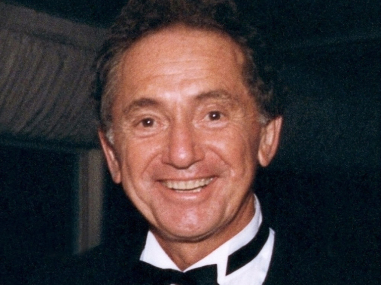 Hamilton Dental Associates to dedicate bench to founder Marvin Chamlin