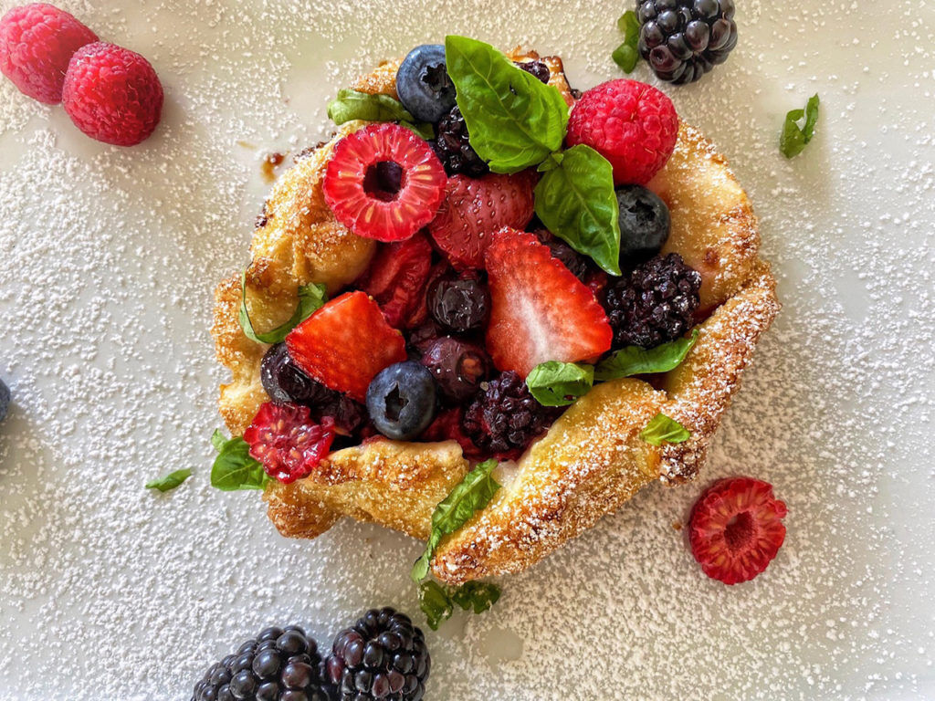 kahme mixed berry galette